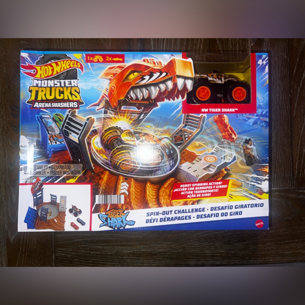 Hot Wheels Monster Trucks Arena Smashers Tiger Shark Spin-Out with 1 Toy Truck